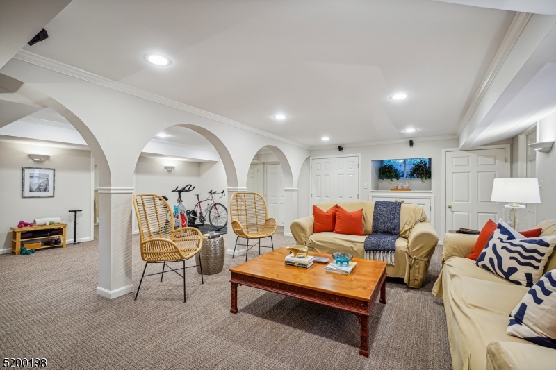 OLD SHORT HILLS - Residential