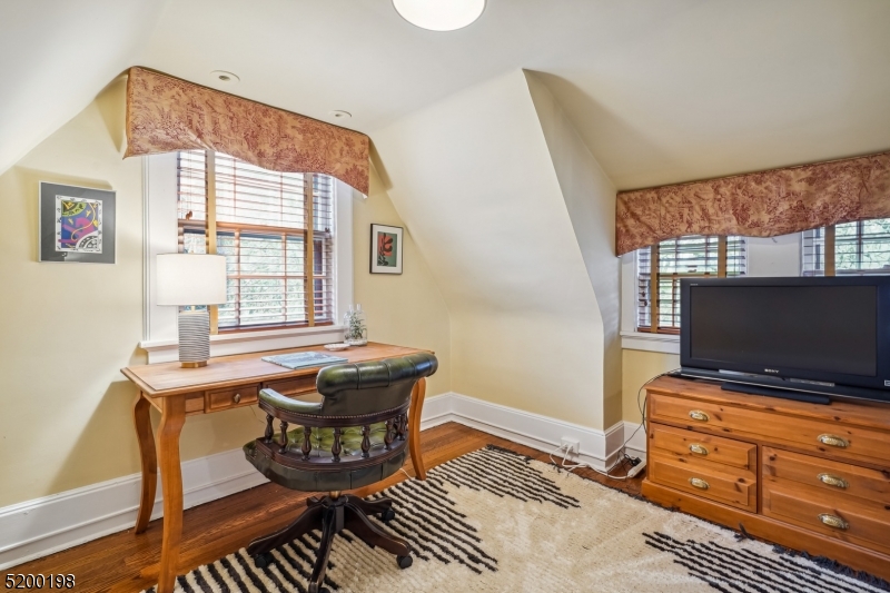 OLD SHORT HILLS - Residential