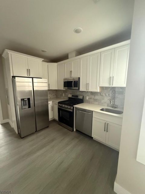 MLS: 3946875