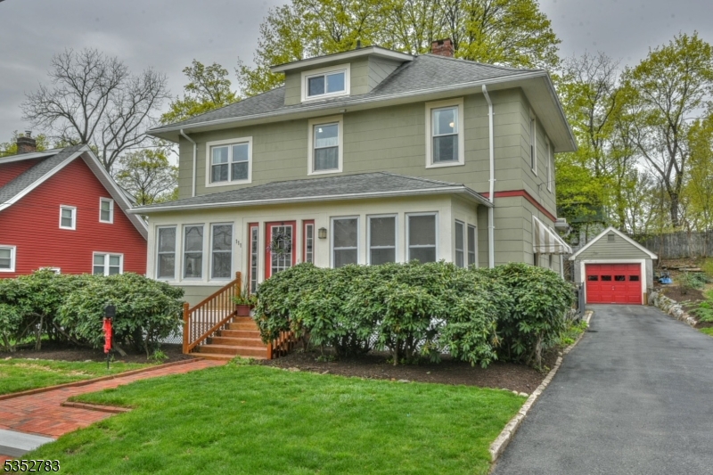 111 Sherman St