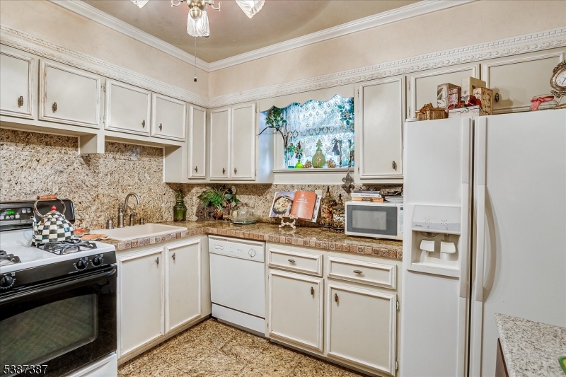 Plainfield City, New Jersey 07060, United States, 5 Bedrooms Bedrooms, ,3 BathroomsBathrooms,Residential,Coming Soon,219951