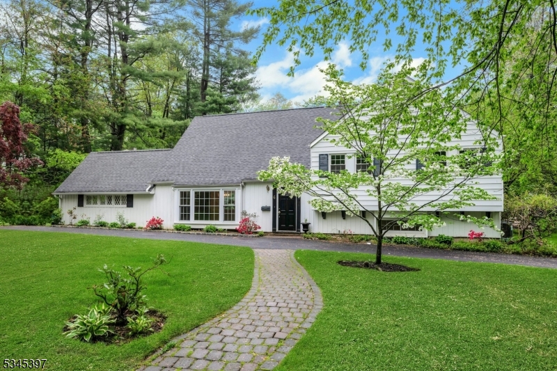 6 Ronarm Dr