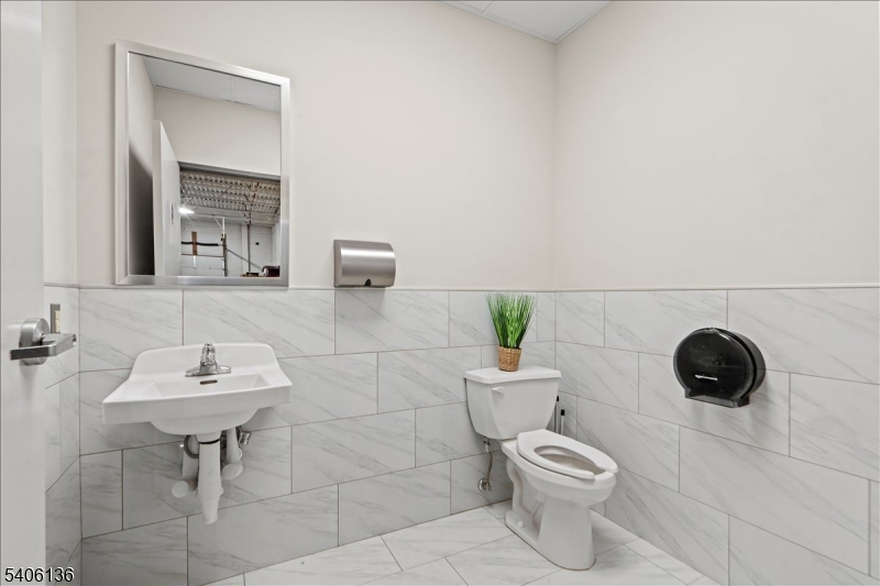 30 Sherwood Condo Assoc. - Commercial Lease