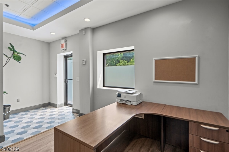 30 Sherwood Condo Assoc. - Commercial Lease