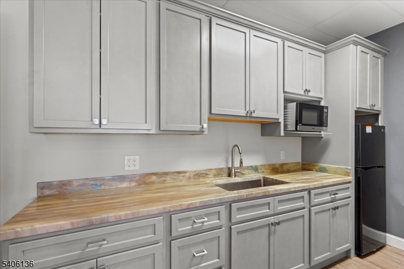 30 Sherwood Condo Assoc. - Commercial Lease