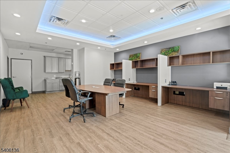 30 Sherwood Condo Assoc. - Commercial Lease