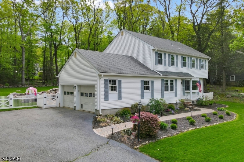 10 Rolling Ridge Rd