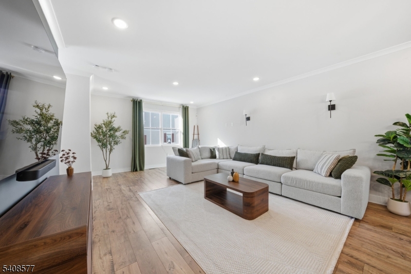 Moreno pl - Residential