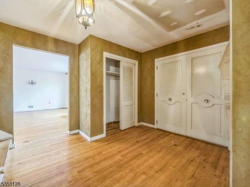 4 Twin Hills Dr