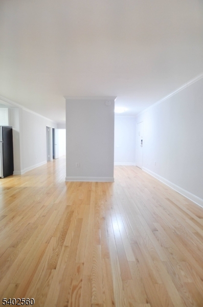 The Regency on Elm - Residential Lease