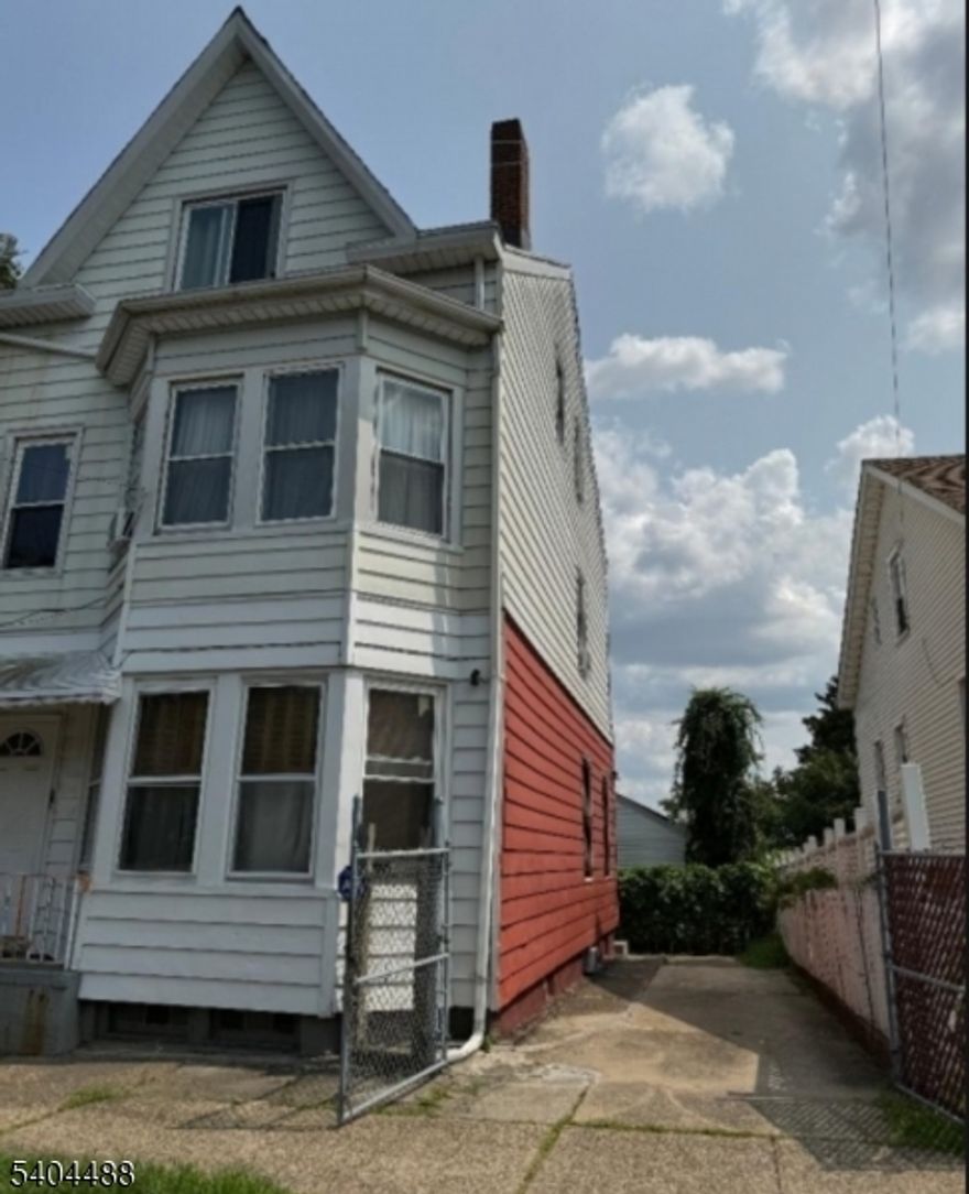 4 Bedroom, 2 bath apt. in multi-floor unit.