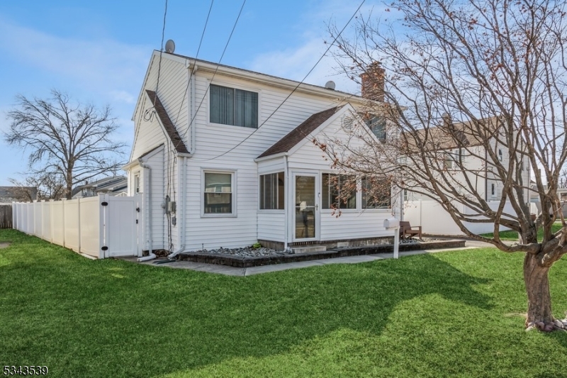 205 Tompkins Ave