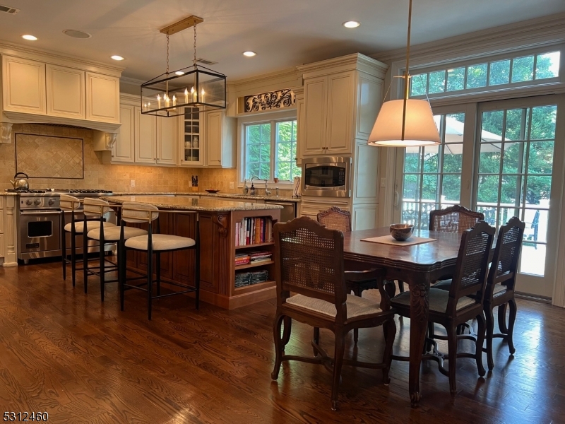 POET'S SECTION - Residential