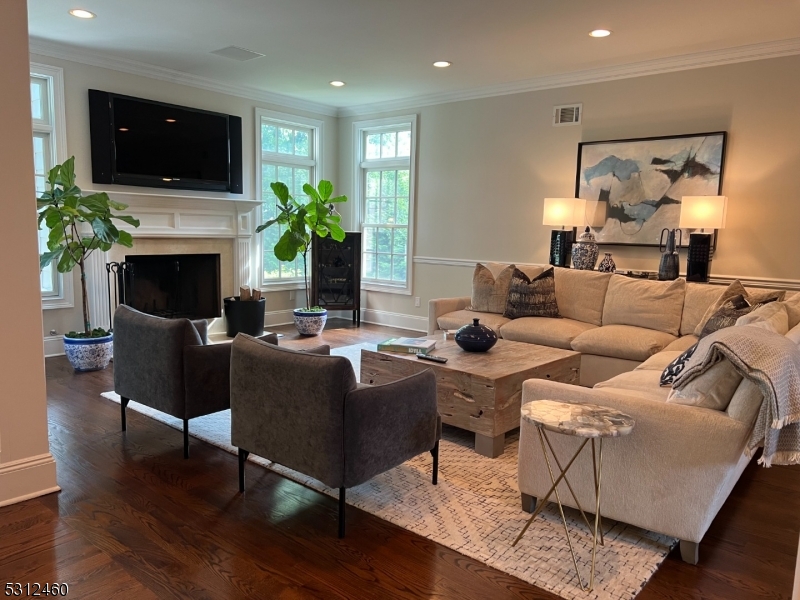 POET'S SECTION - Residential