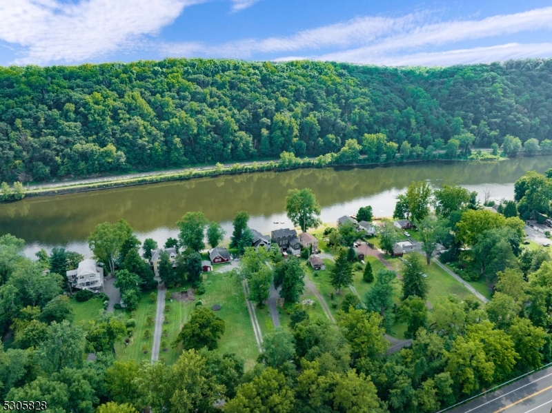 RIVER TOWNS - Residential