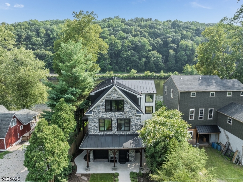 RIVER TOWNS - Residential