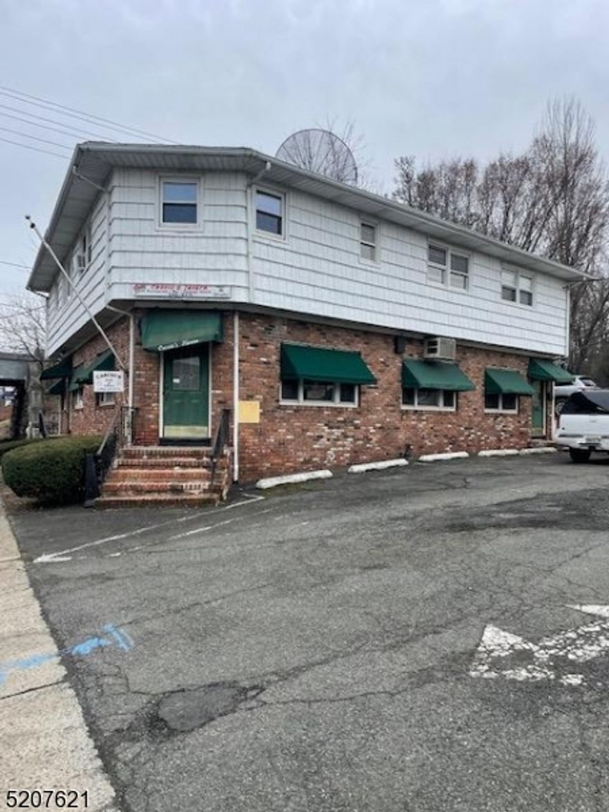 Be your own boss! Cheers ! Bar restaurant with commercial kitchen/ refrigerators. Liquor License,  Class / Broad C license / business & Liquor License must be purchased with CASH as there is NO financing of liquor license / Investors/ Developers