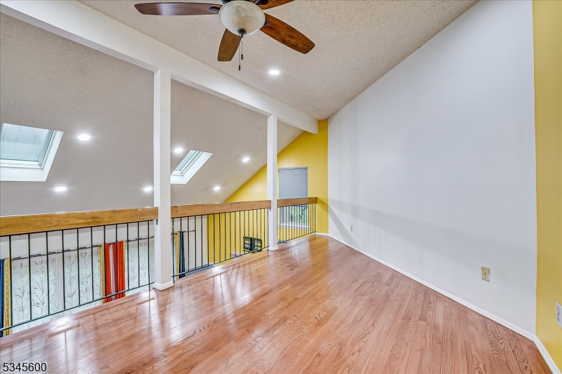 Edison Twp., New Jersey 08820, United States, 2 Bedrooms Bedrooms, ,3 BathroomsBathrooms,Residential,Active,104425