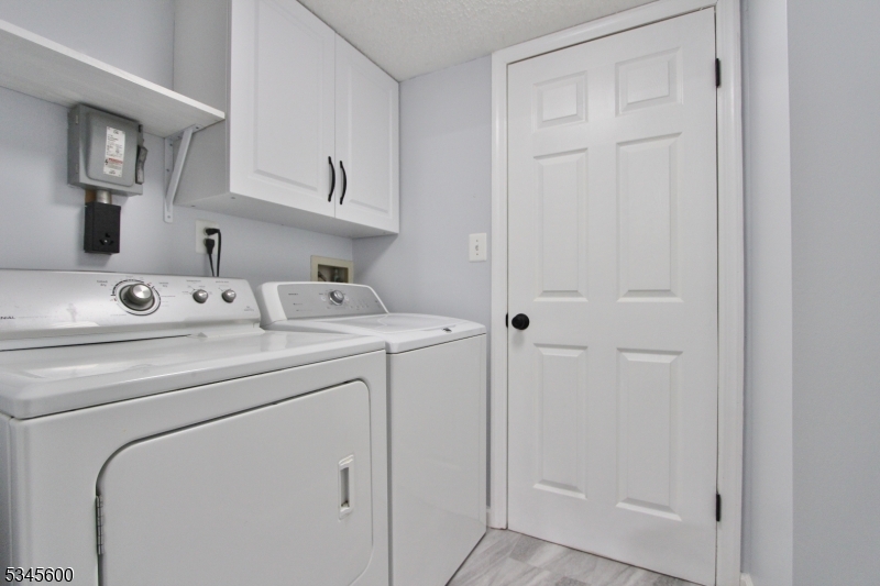 Edison Twp., New Jersey 08820, United States, 2 Bedrooms Bedrooms, ,3 BathroomsBathrooms,Residential,Active,104425