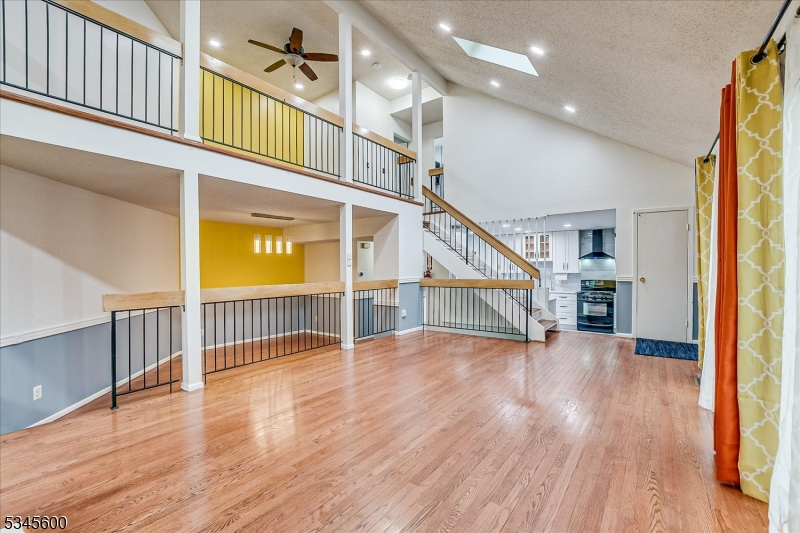 Edison Twp., New Jersey 08820, United States, 2 Bedrooms Bedrooms, ,3 BathroomsBathrooms,Residential,Active,104425