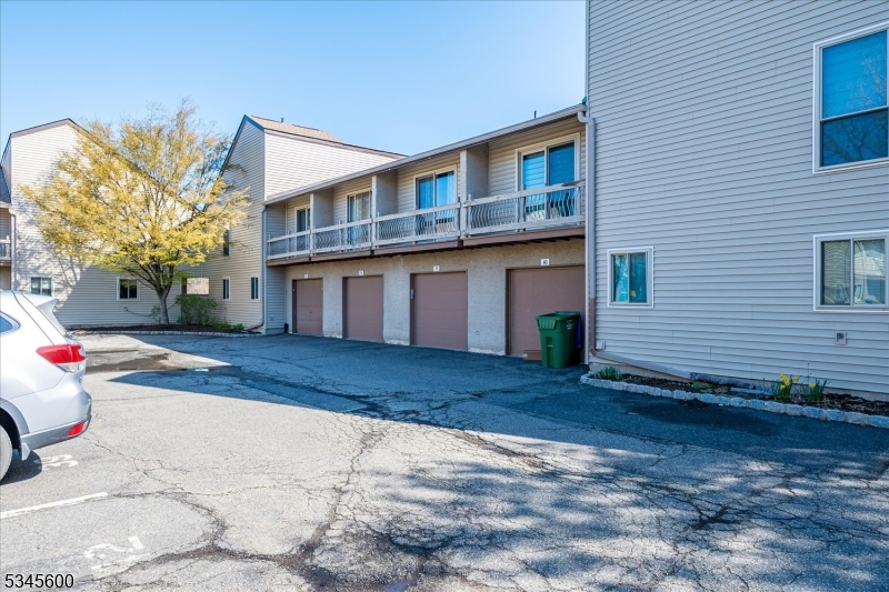 Edison Twp., New Jersey 08820, United States, 2 Bedrooms Bedrooms, ,3 BathroomsBathrooms,Residential,Active,104425