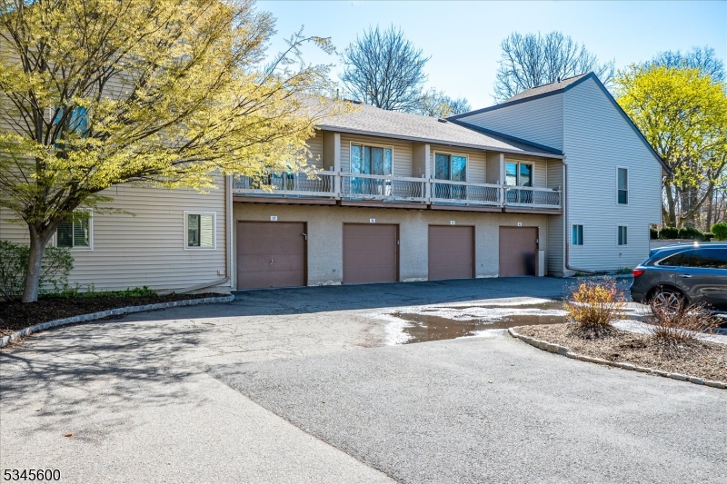 Edison Twp., New Jersey 08820, United States, 2 Bedrooms Bedrooms, ,3 BathroomsBathrooms,Residential,Active,104425