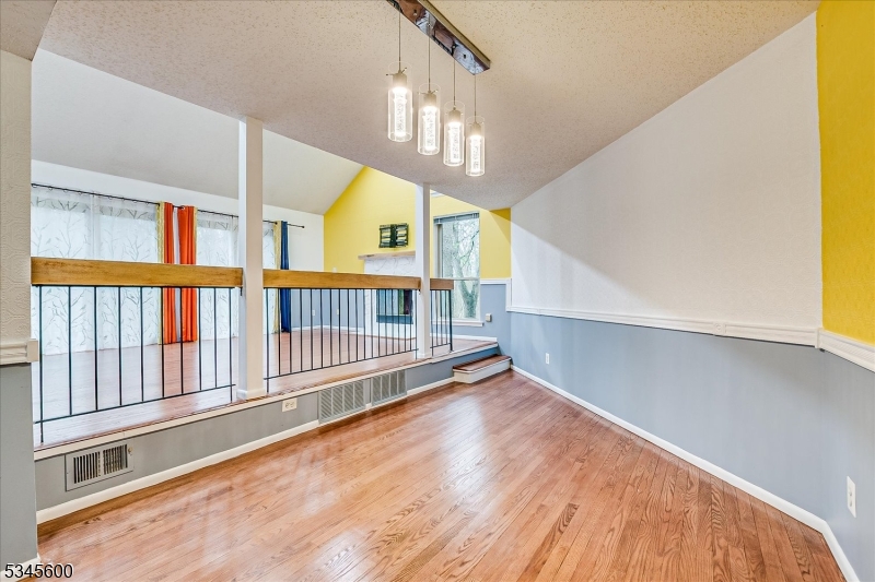 Edison Twp., New Jersey 08820, United States, 2 Bedrooms Bedrooms, ,3 BathroomsBathrooms,Residential,Active,104425