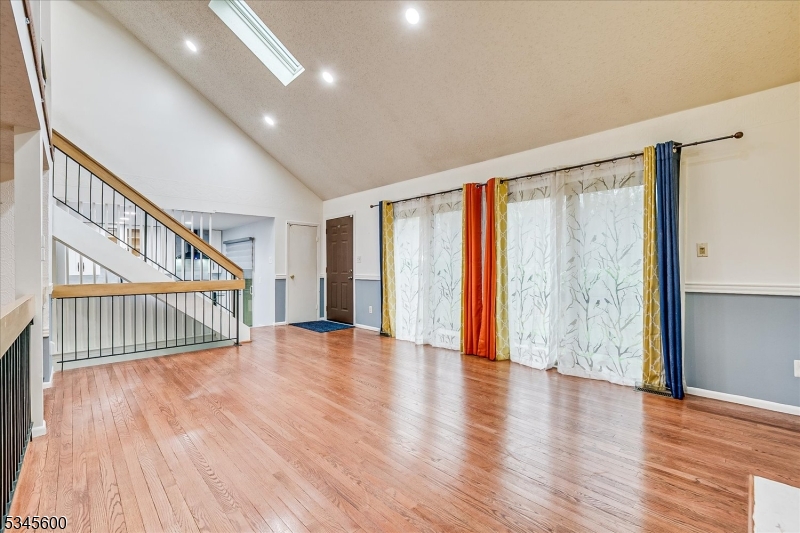 Edison Twp., New Jersey 08820, United States, 2 Bedrooms Bedrooms, ,3 BathroomsBathrooms,Residential,Active,104425