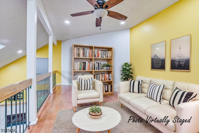 Edison Twp., New Jersey 08820, United States, 2 Bedrooms Bedrooms, ,3 BathroomsBathrooms,Residential,Active,104425