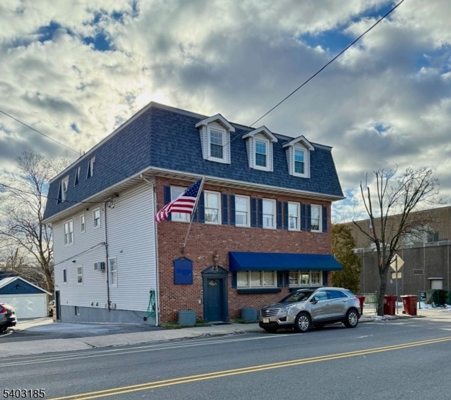 Prime location! Ideal Visibility Perfect for Professional or Retail Use