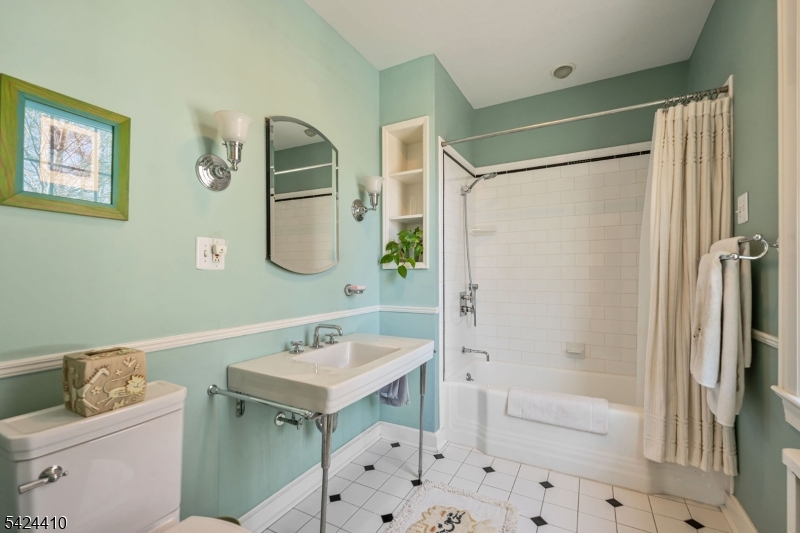 Washingtons Headquarters - Residential