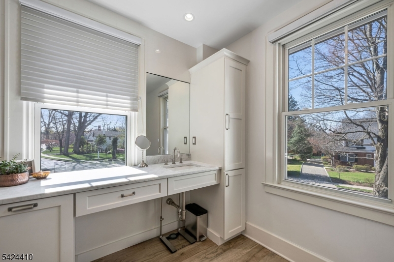 Washingtons Headquarters - Residential