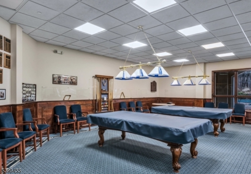 FOX HILLS - Residential Lease