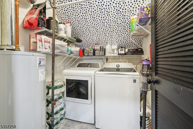 Hardyston Twp., New Jersey 07419, United States, 3 Bedrooms Bedrooms, ,2 BathroomsBathrooms,Residential,Pending,130520