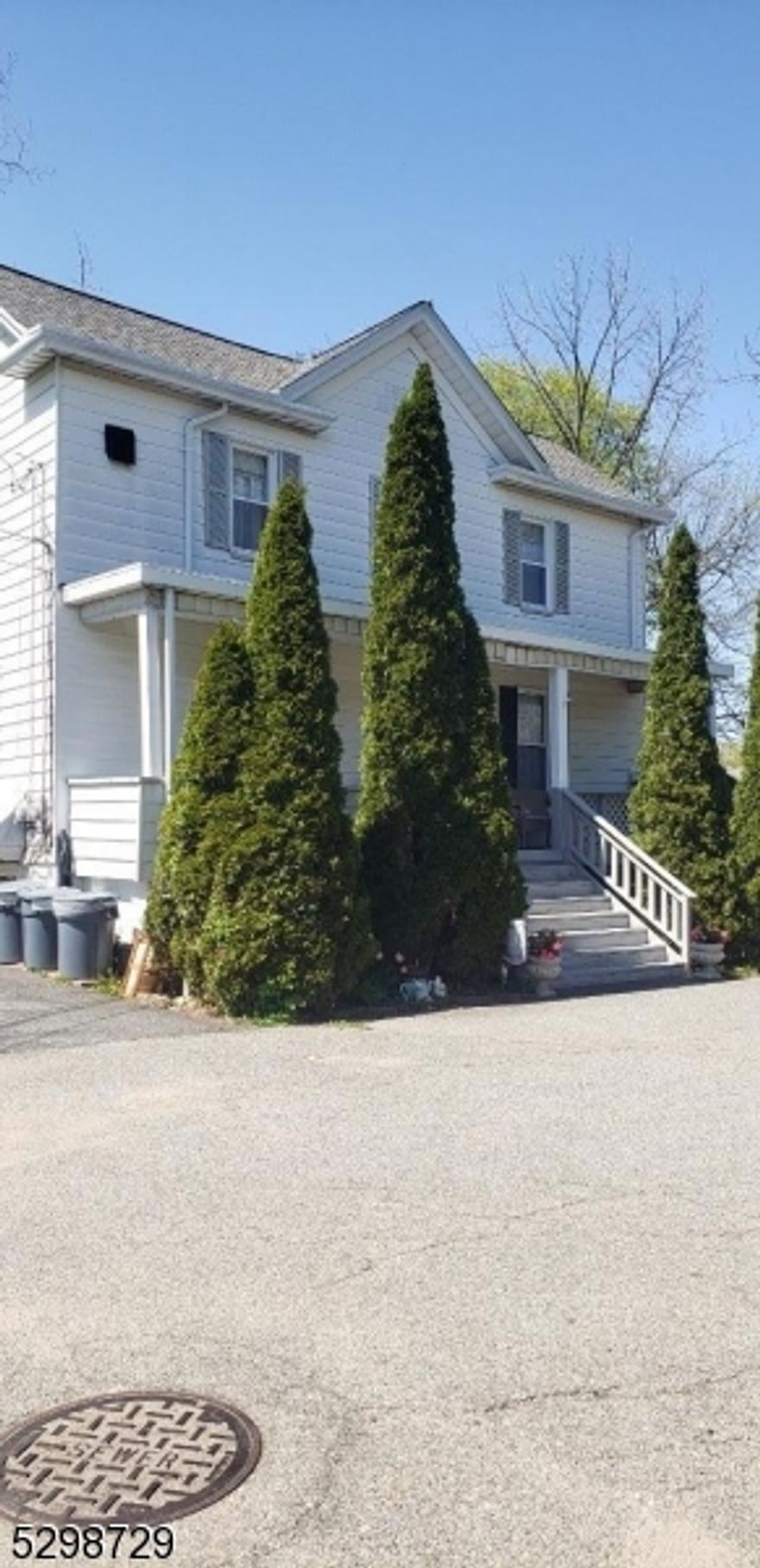 Adorable one bedroom apartment on a dead end street, hardwood floors throughout, eat in kitchen, large living area and massive bedroom, easy access to all major routes like 80, 15, close to Shop Rite open 24 hours, Rockaway Townsquare Mall, restaurants, heating is gas natural, lovely open porch.