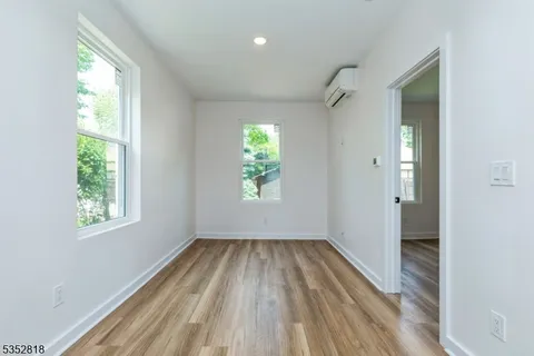 MLS: 3960096