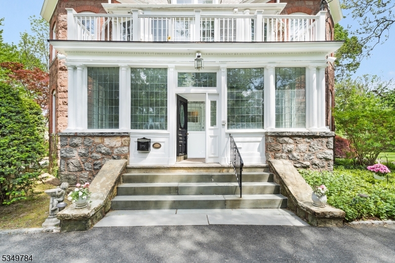 115 Kent Place Blvd