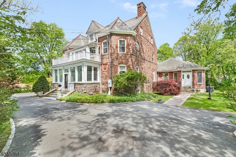 115 Kent Place Blvd