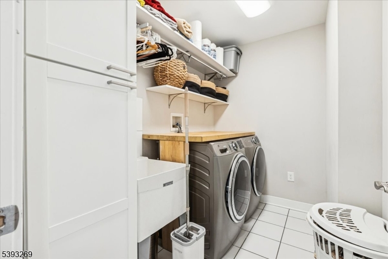 Montgomery Crossing - Residential