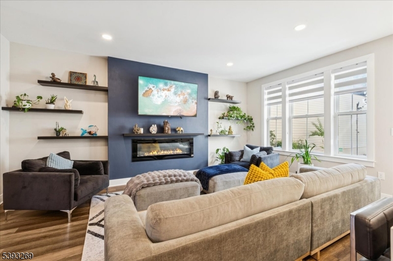 Montgomery Crossing - Residential