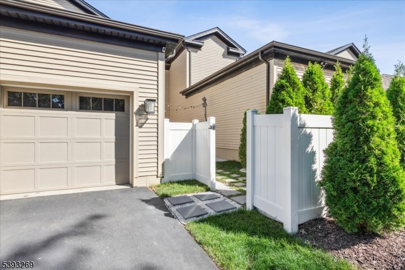 Montgomery Crossing - Residential