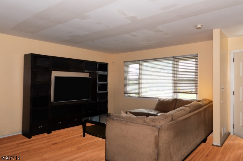 City Of Orange Twp., New Jersey 07050, United States, 3 Bedrooms Bedrooms, ,4 BathroomsBathrooms,Residential,Pending,204163