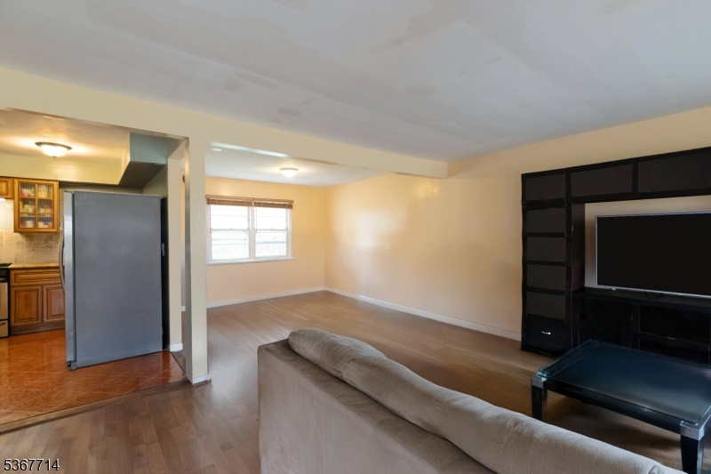 City Of Orange Twp., New Jersey 07050, United States, 3 Bedrooms Bedrooms, ,4 BathroomsBathrooms,Residential,Pending,204163