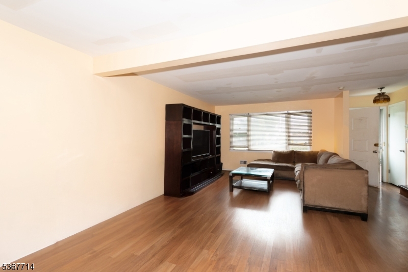 City Of Orange Twp., New Jersey 07050, United States, 3 Bedrooms Bedrooms, ,4 BathroomsBathrooms,Residential,Pending,204163