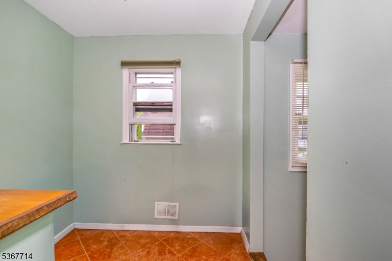 City Of Orange Twp., New Jersey 07050, United States, 3 Bedrooms Bedrooms, ,4 BathroomsBathrooms,Residential,Pending,204163