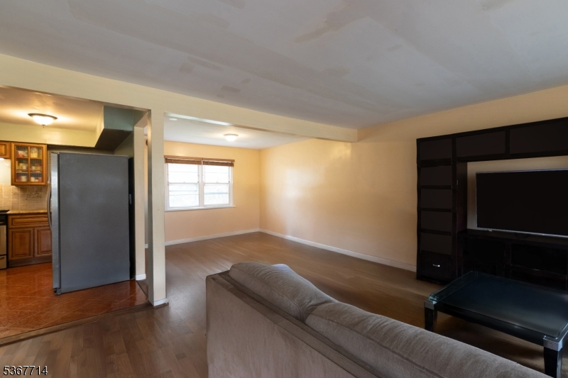 City Of Orange Twp., New Jersey 07050, United States, 3 Bedrooms Bedrooms, ,4 BathroomsBathrooms,Residential,Pending,204163