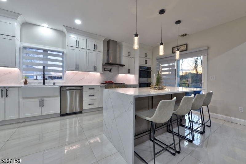 Pequannock Twp., New Jersey 07444, United States, 4 Bedrooms Bedrooms, ,3 BathroomsBathrooms,Residential,Active,117749