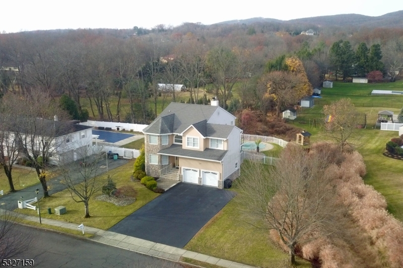 Pequannock Twp., New Jersey 07444, United States, 4 Bedrooms Bedrooms, ,3 BathroomsBathrooms,Residential,Active,117749