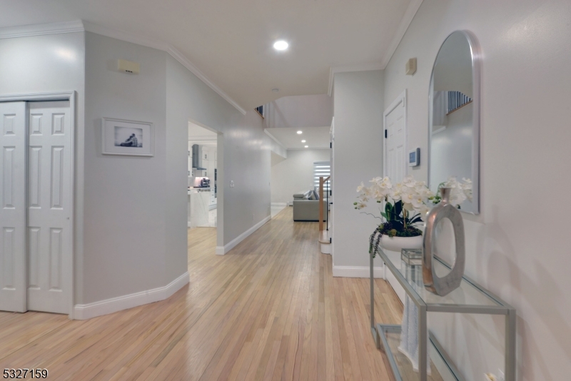 Pequannock Twp., New Jersey 07444, United States, 4 Bedrooms Bedrooms, ,3 BathroomsBathrooms,Residential,Active,117749