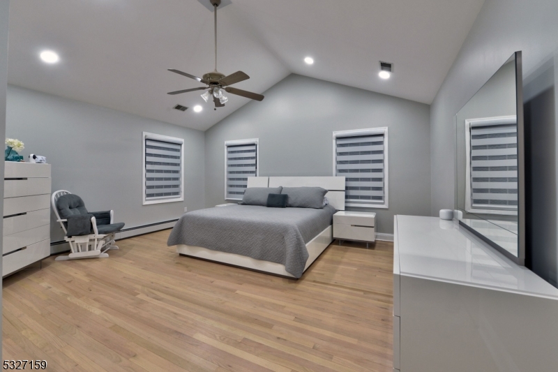 Pequannock Twp., New Jersey 07444, United States, 4 Bedrooms Bedrooms, ,3 BathroomsBathrooms,Residential,Active,117749